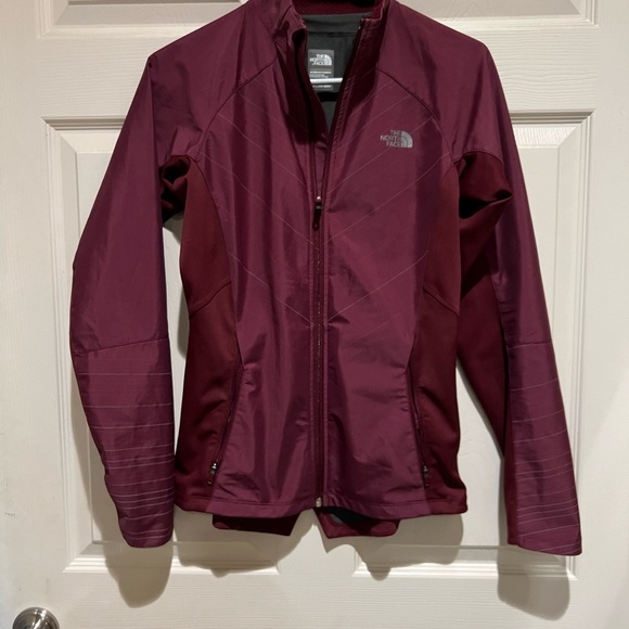 North Face Isotherm Reflective athletic tailored wind/water resistant women’s SM - Picture 5 of 13